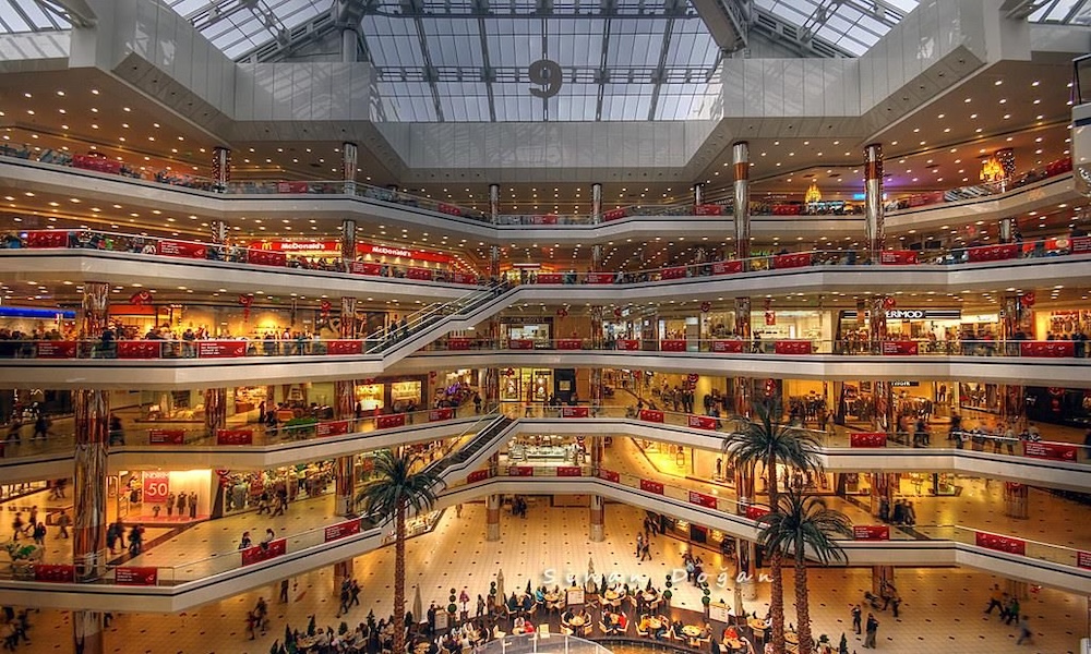 Shopping mall and hotel digital signage system